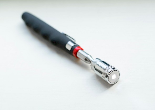 Telescopic Magnetic Retrieval Tool with Torch
